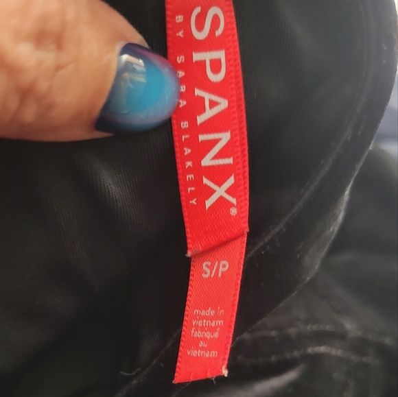 Spanx Velvety Leggings Size Small - Picture 3 of 8